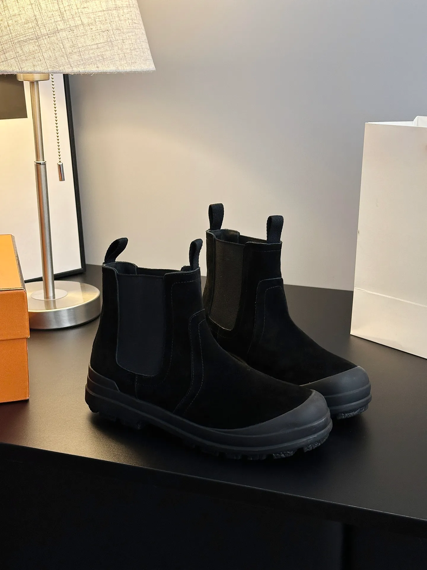 👟👟Ex-factory price 700👟👟 【𝐇𝐄𝐑𝐌𝐄𝐒Ankle boots】Exquisite workmanship, classic and yet individual, matching college style & simple style. yyds The key point is that it makes you taller and slimmer, which is really good news for small people. It makes you look slimmer and taller than ever yyds, good-looking ➢Shoe upper material: original customized cowhide + Yangjing noodles ➢Inner material: cowhide lining ➢Outsole material: original rubber sole ➢Color selection: black cowhide, black Yangjing, nude Yangjing ➢Optional code number: 35-40 (customized 40 is not returnable)